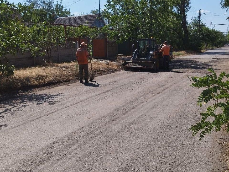 При поддержке Бурятии начался ремонт еще одного дорожного участка в поселке Новый Свет Старобешевского округа