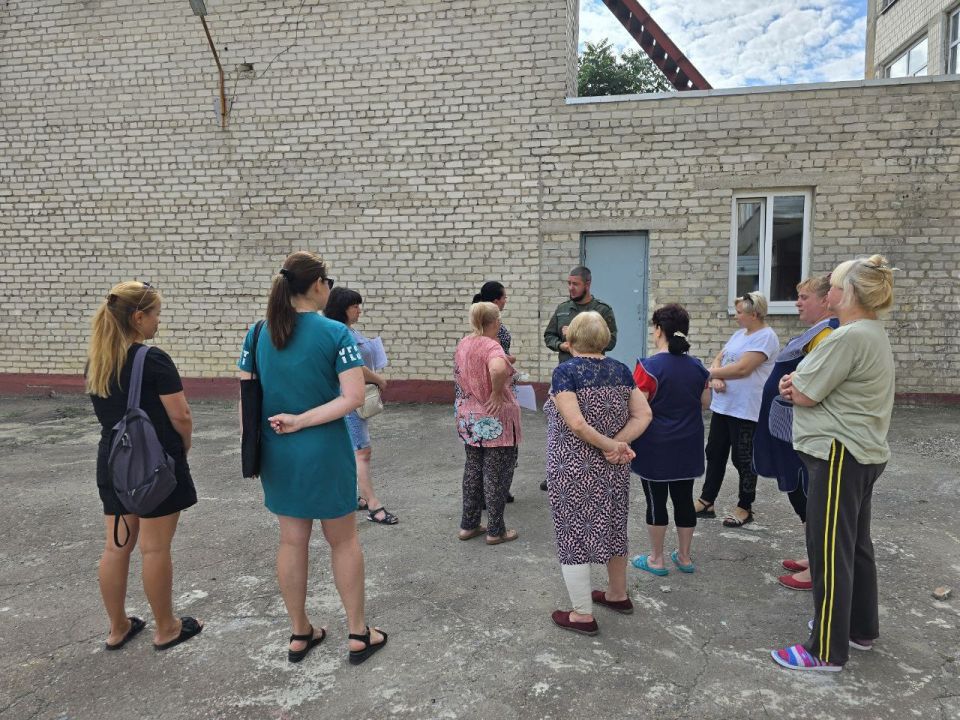 Депутат Народного Совета ДНР Александр Камышов по поручению Главы Донецкой Народной Республики Дениса Пушилина провел сход граждан