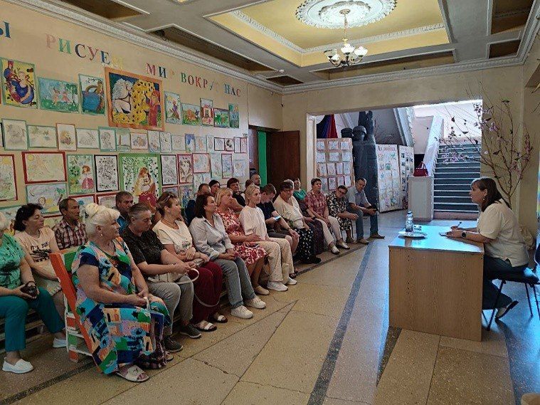 Иван Адамец: В стенах Дворца культуры имени Т.Г. Шевченко состоялась встреча трудового коллектива с Оксаной Максименко, членом Общественного совета и лидером общественного мнения