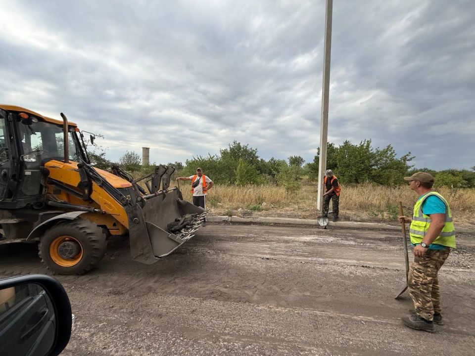 Владимирская область ведет ремонт дороги на Горняцком проспекте в Кировском