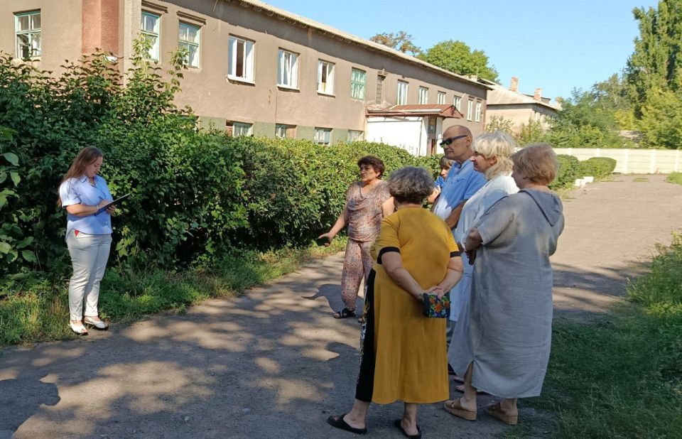 12 августа депутат Макеевского городского совета Алена Трякина провела встречу с жителями по улице Пугачева возле д. 8. Присутствующие обсудили актуальные вопросы, волнующие население