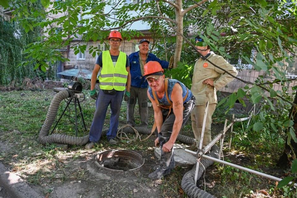 Сергей Юзвинкевич: Под личным контролем Дениса Владимировича Пушилина Главы Донецкой Народной Республики в Донецке и всей Республике ведутся работы, направленные на повышение надежности и оперативности устранения аварий на...