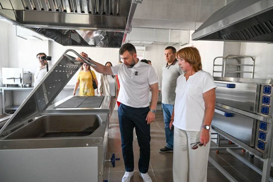 Сергей Юзвинкевич: Визит Дениса Владимировича Пушилина в донецкую школу №125 стал ярким свидетельством неустанной заботы о будущем подрастающего поколения Донбасса!