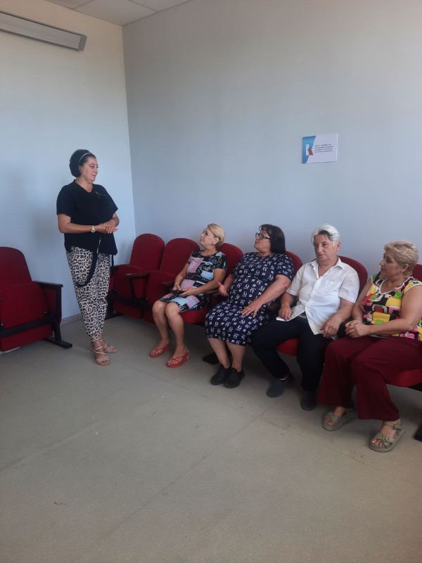 Член Общественного совета Тельмановского муниципального округа Светлана Вангельева провела встречу с трудовым коллективом Гранитненского дома культуры