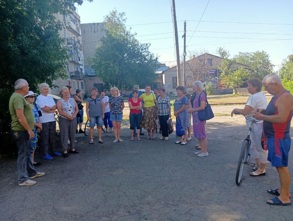 12 августа 2025 года в поселке городского типа Владимировка Волновахского муниципального округа состоялась встреча с гражданами, на которой присутствовал начальник Владимировского территориального отдела департамента по...