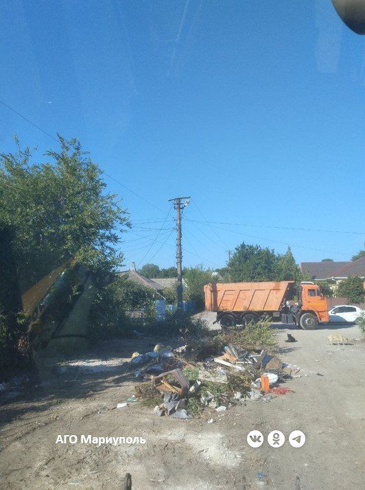 В двух районах Мариуполя коммунальщики ликвидировали очередные стихийные свалки