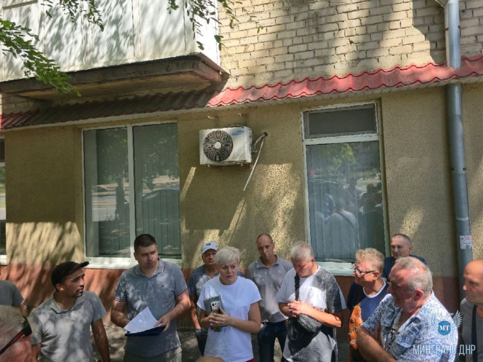 Сотрудники регионального Минтранса провели выездное информационно-профилактическое мероприятие по предупреждению нарушений законодательства в сфере осуществления деятельности службами заказа легкового такси