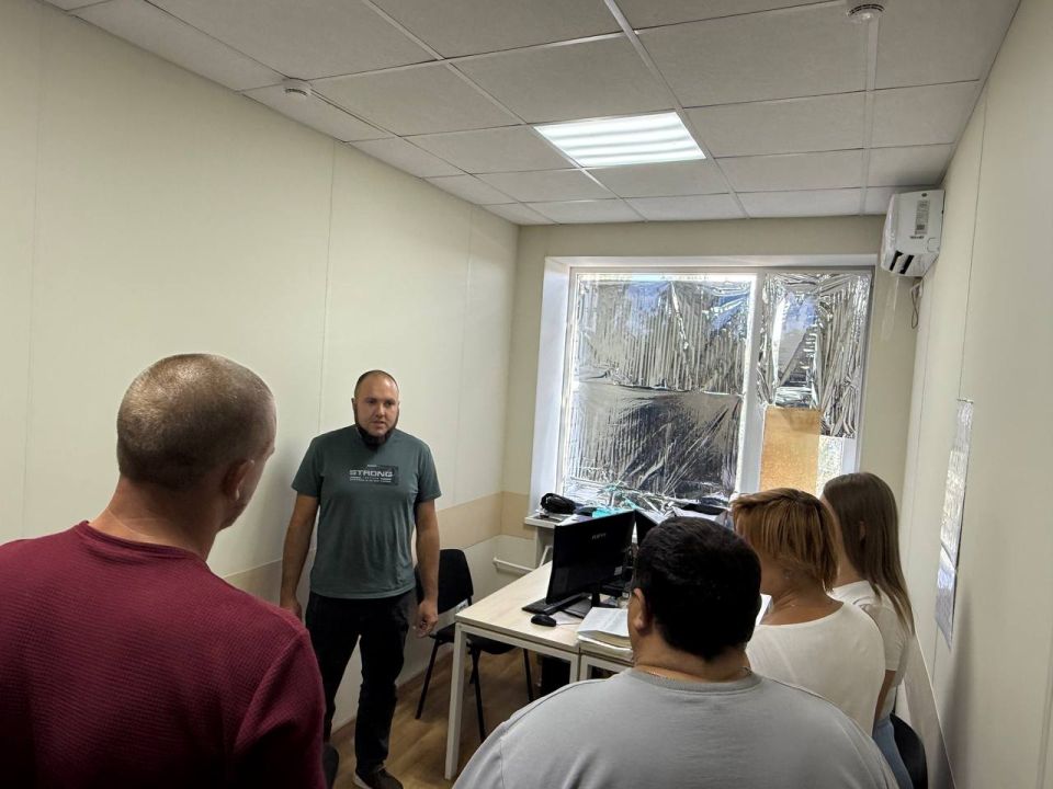 Глава ДНР Денис Пушилин продолжает диалог с населением, и в рамках этой инициативы состоялась встреча с коллективом Департамента по развитию территорий администрации Волновахского муниципального округа