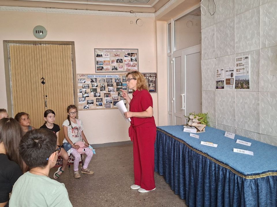 Николай Михайлов: В Старобешевском округе провели информационный час «Береги здоровье смолоду»