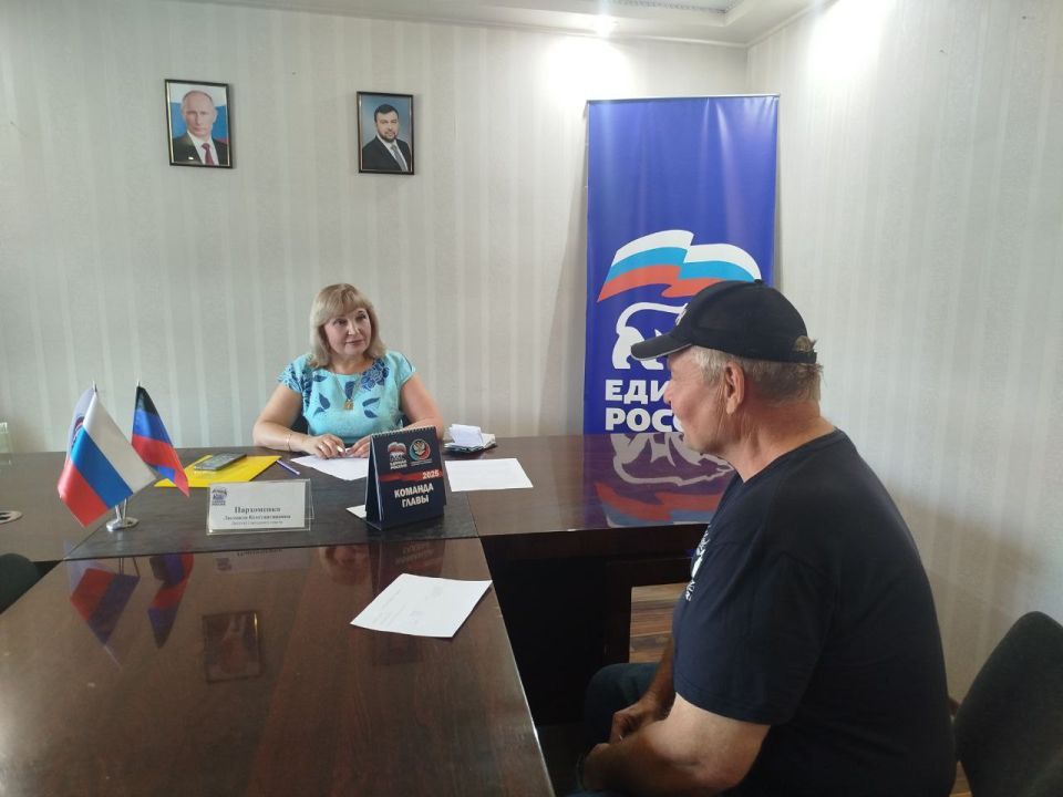 Состоялся прием граждан. Сегодня, 13 августа, в Общественной приёмной Партии «Единая Россия» города Тореза депутат Торезского городского совета Людмила Пархоменко провела прием граждан