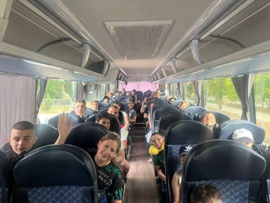 80 детей из Мангушского округа отправились в лагерь имени Тани Савичевой!