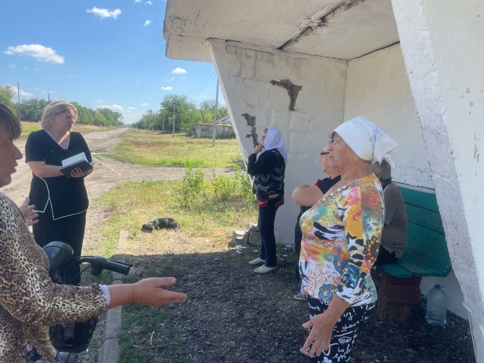 Управляющая делами Администрации провела встречу с жителями села Новоалександровка, на которой были обсуждены важные вопросы, касающиеся жизни нашего населенного пункта