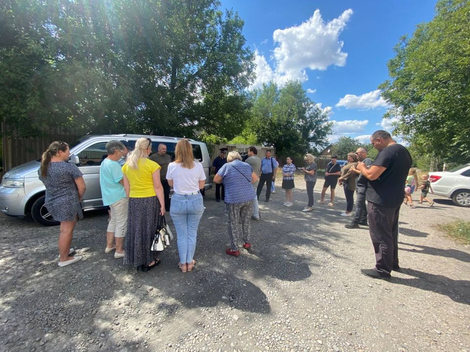 Сегодня заместитель главы Администрации городского округа Харцызск Виктория Рогожина провела встречу с гражданами в пгт Зуевка на улице Артема