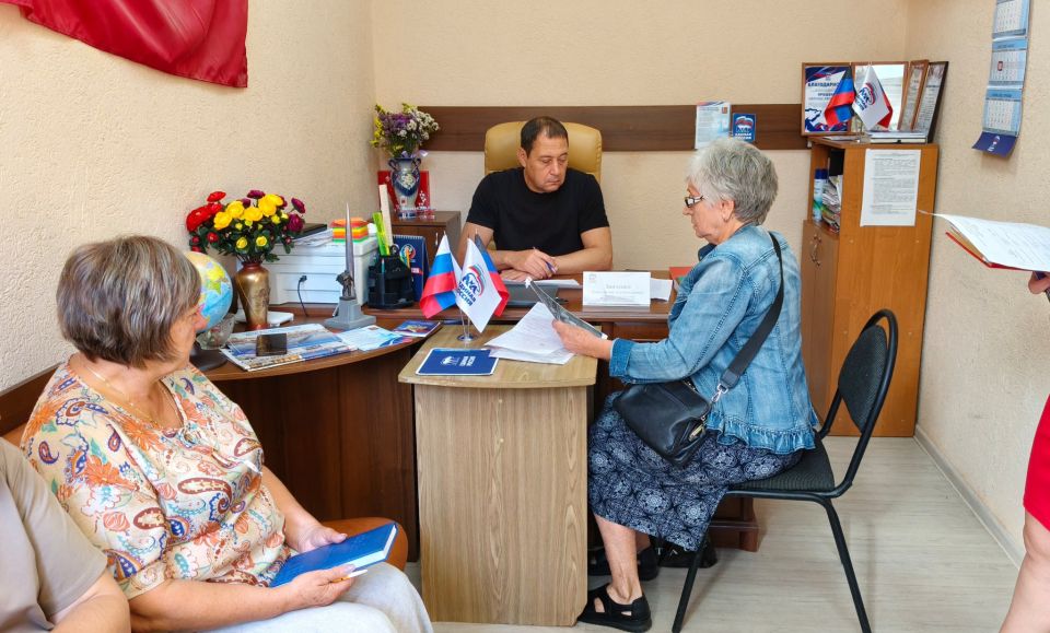Константин Зинченко: На связи с гражданами. Провел прием граждан в Волновахском отделении общественной приемной Единой России совместно с представителями профильных управлений и отделов администрации Волновахского МО. На...