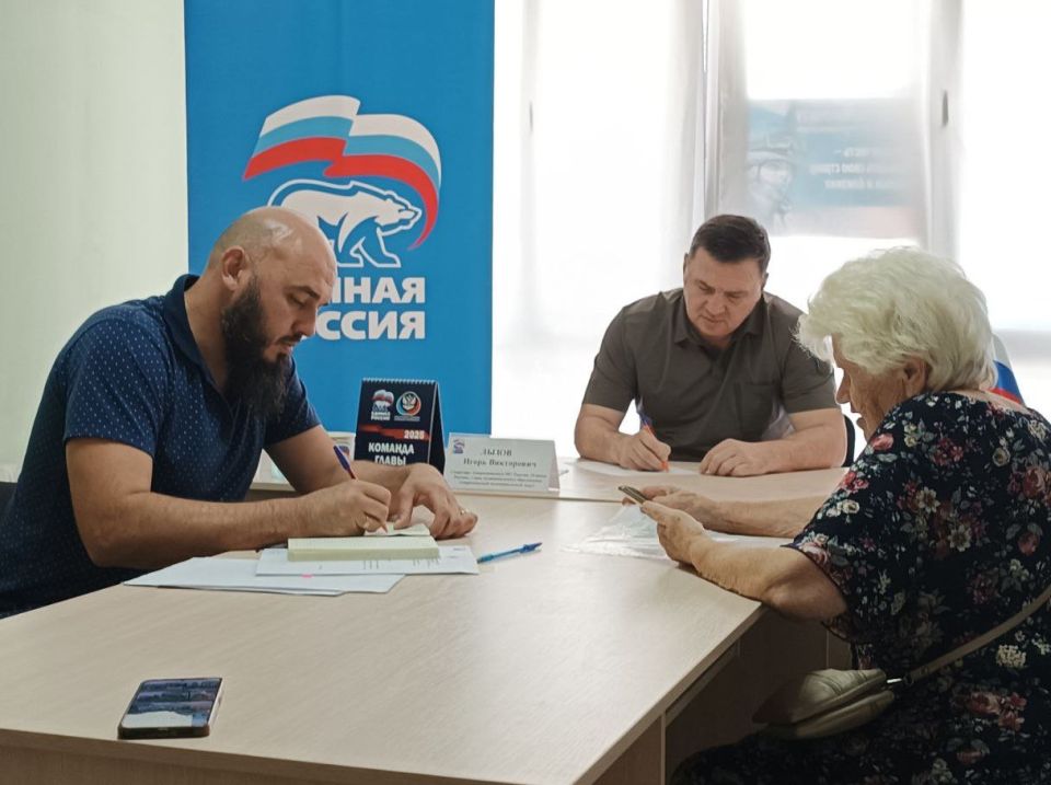 Игорь Лызов: Провёл приём в общественной приёмной Амвросиевского местного отделения Всероссийской политической партии «Единая Россия»