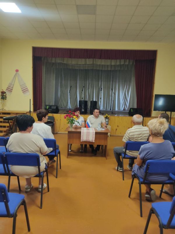 Сегодня состоялась встреча с жителями с. Кирилловка, которую провел заместитель главы Администрации Володарского муниципального округа Якименко А. В