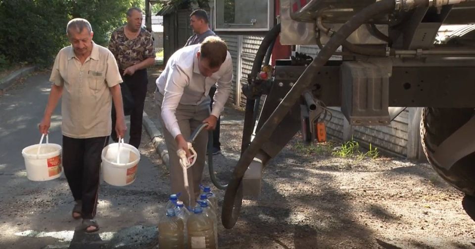 По поручению Главы ДНР Дениса Пушилина провел мониторинг подачи воды по улице Спортивной в Ленинском внутригородском районе г.о.Донецк