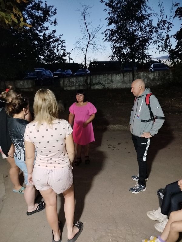 Сегодня, 13 августа, Римма Ермакова, заведующий ГКДОУ "Детский сад № 49 "Веснянка" г.о. Торез" провела встречу с населением по адресу микрорайон 2, д.24