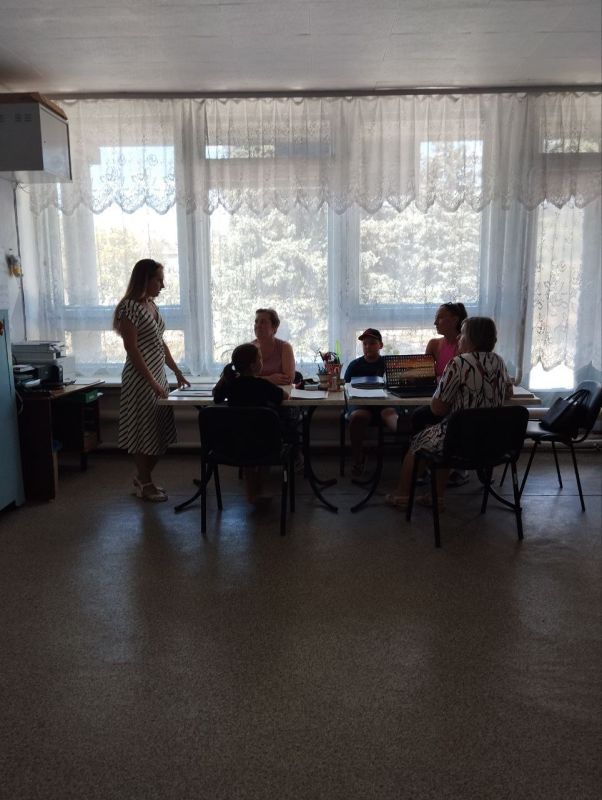 13 августа в поселке Привольное Волновахского муниципального округа состоялась встреча заведующей Татьяны Лукьяненко с местными жителями