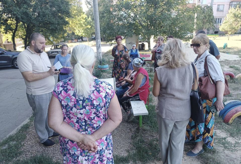 По поручению Главы ДНР Дениса Пушилина 13.08.2025 по адресу: г. Донецк, ул. Пухова, 27 состоялась встреча с жителями района, на которой присутствовали заместитель руководителя Управы Ленинского внутригородского района...