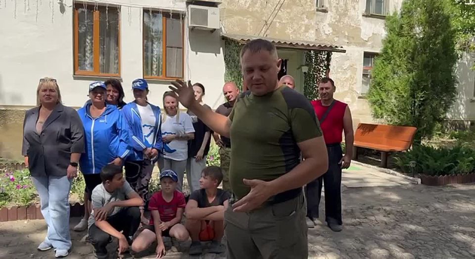 По поручению Главы ДНР Дениса Пушилина, в рамках реализации партийного проекта «Городская среда», Руководитель фракции «Единая Россия» в Народном Совете ДНР Валерий Скороходов, депутаты Павел Минаков и Игорь Матрус (фракция...