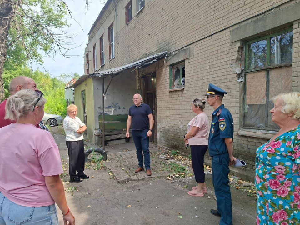 Во исполнение поручения Главы Донецкой Народной Республики Дениса Владимировича Пушилина о ведении постоянного диалога с людьми, 8 августа, первый заместитель главы администрации городского округа Дебальцево Максим Вельма...