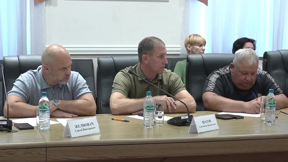 Денис Пушилин поручил главам муниципалитетов оперативно реагировать на просьбы жителей и отчитываться перед ними о предпринимаемых мерах по выходу из водного кризиса