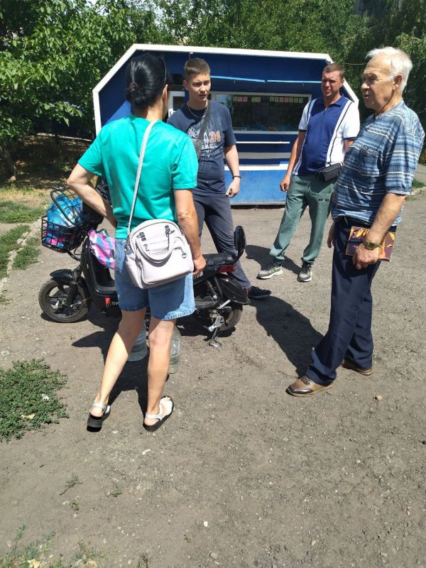 Во исполнение поручения Главы Донецкой Народной Республики Дениса Владимировича Пушилина о ведении постоянного диалога с жителями республики, депутат Дебальцевского городского совета Сергей Кириченко встретился с жителями...