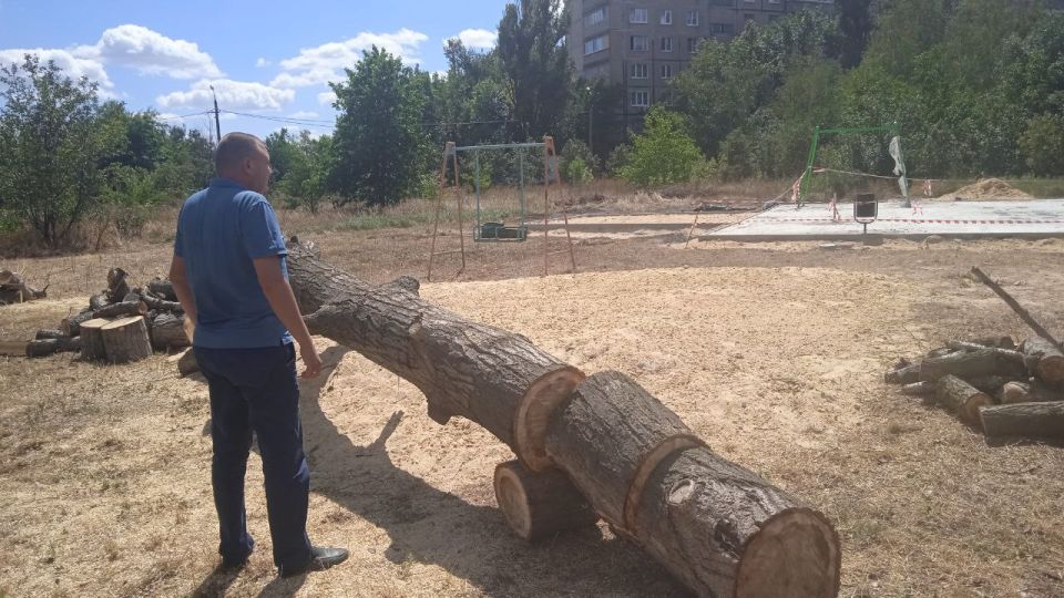 Юрий Будрин: Сегодня, 13 августа 2025 года, руководитель Управы Кировского внутригородского района Администрации городского округа Донецк ДНР Алексей Дмитрюк выехал по адресу: улица Н. Островского, 8А, по вопросу подготовки...