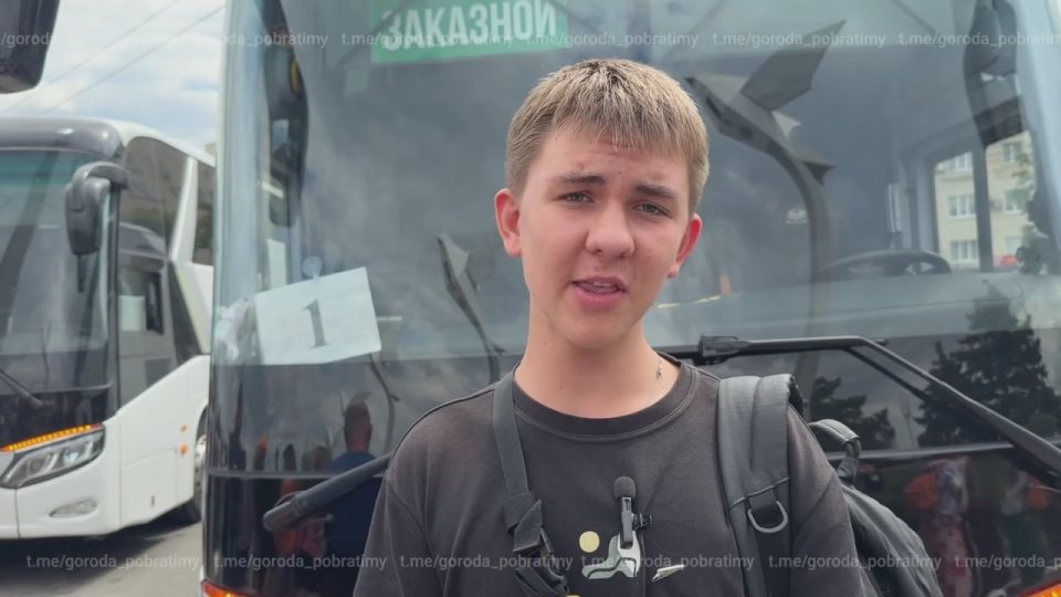 Мариупольские школьники вернулись из петербургского лагеря «Дружных»