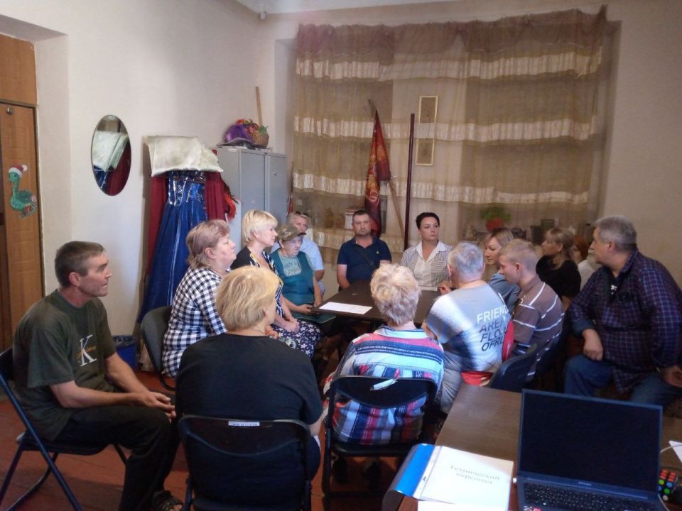 12 августа 2025 года в селе Рыбинское Волновахского муниципального округа состоялась встреча с местными жителями и работниками Дома Культуры, на которой присутствовала начальник Рыбинского территориального отдела...