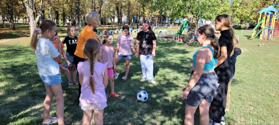 «ДВИЖЕНИЕ — ЭТО ЖИЗНЬ». Физкультминутка на свежем воздухе ко Дню физкультурника в России