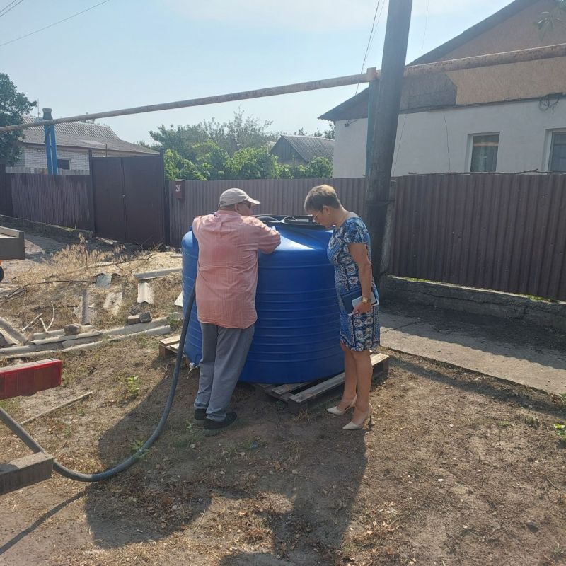 13 августа 2025 года депутат Ясиноватского муниципального совета Донецкой Народной Республики Исаенко Елена Леонидовна проехала по маршруту доставки воды для жителей города, дома которых остались без водоснабжения