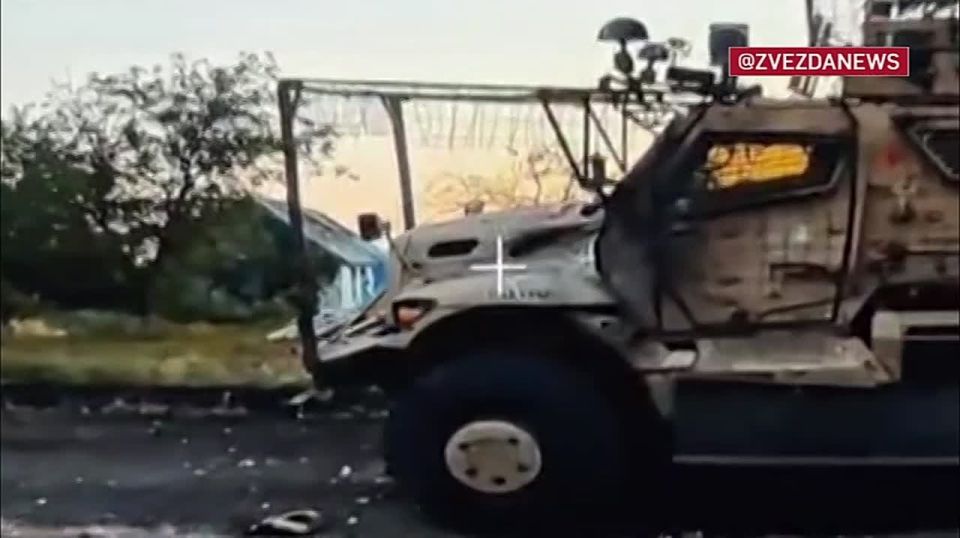 Американский MaxxPro вспыхнул как спичка от пары ударов российских FPV-дронов