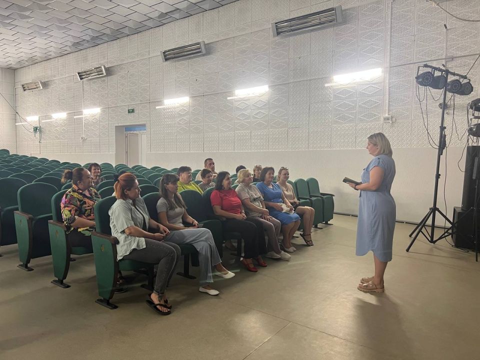 Управляющая делами Администрации провела встречу в трудовом коллективе отдела культуры