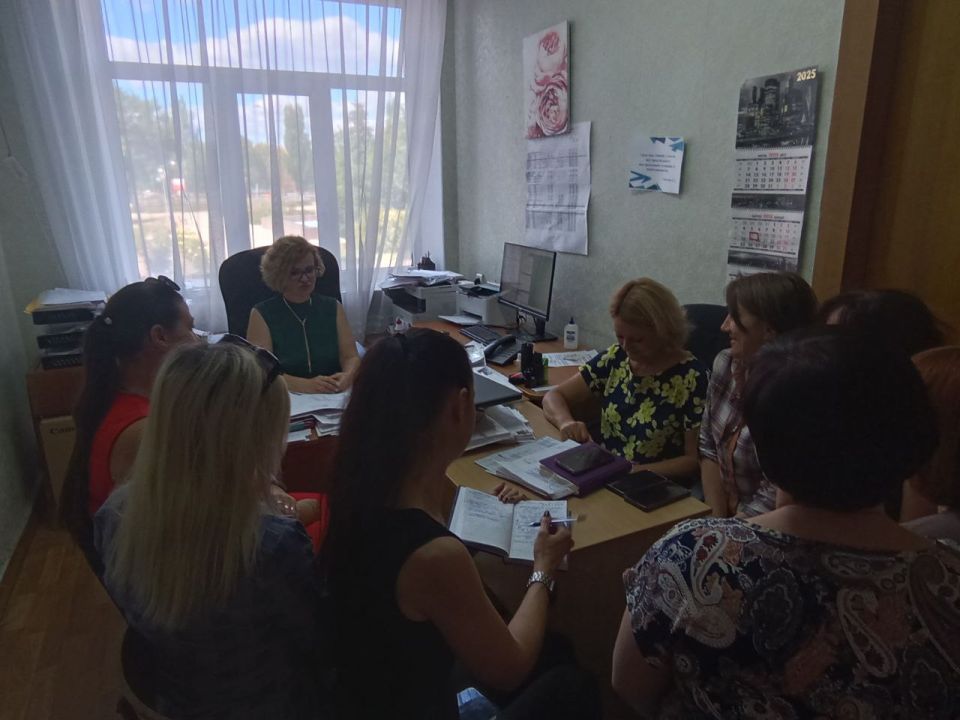 Встреча с коллективом. 13 августа заместитель главы Администрации Шахтерского муниципального округа Светлана Майчук провела встречу с коллективом Департамента жилищно-коммунального хозяйства