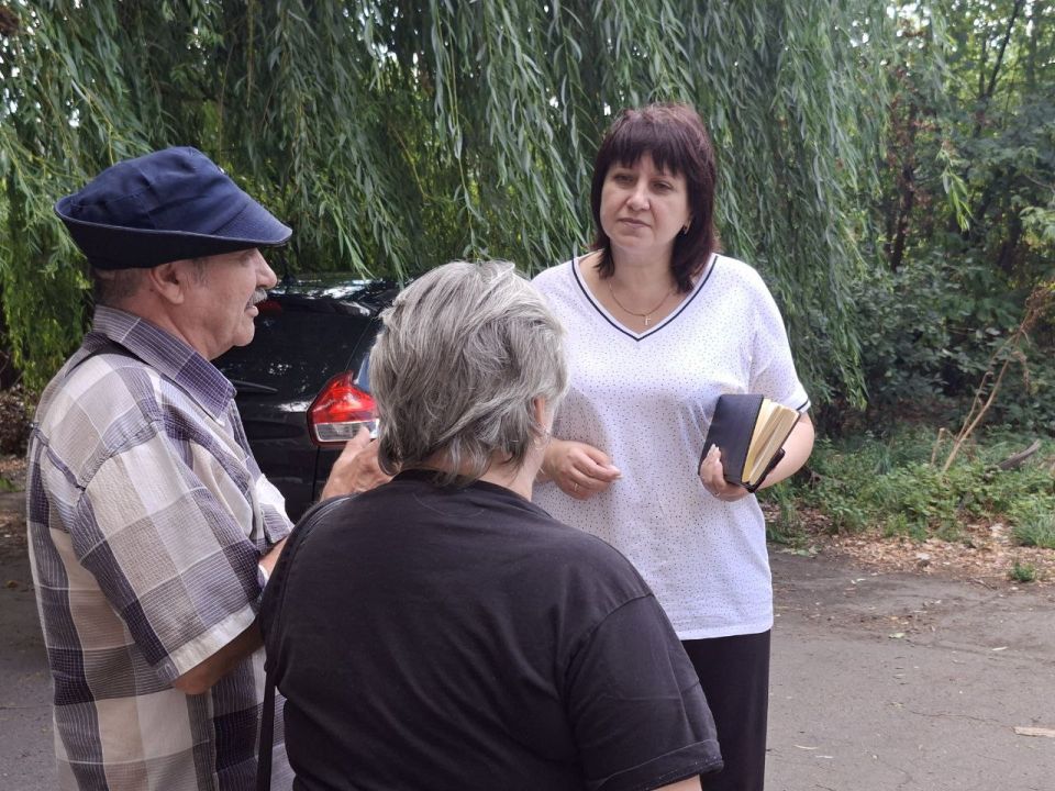 Во исполнение поручения Главы Донецкой Народной Республики Дениса Владимировича Пушилина о ведении постоянного диалога с населением республики , управляющий делами администрации городского округа Дебальцево Инна Рудакова...