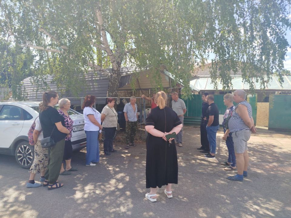 13 августа первый заместитель главы Администрации Старобешевского муниципального округа Александр Ретивов провел встречу с жителями города Комсомольское по улице Куйбышева