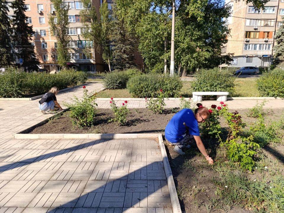 14 августа в рамках партийных проектов Единой России «Историческая память» и «Городская среда» в Советском районе Макеевки состоялась традиционная акция «Чистый обелиск»
