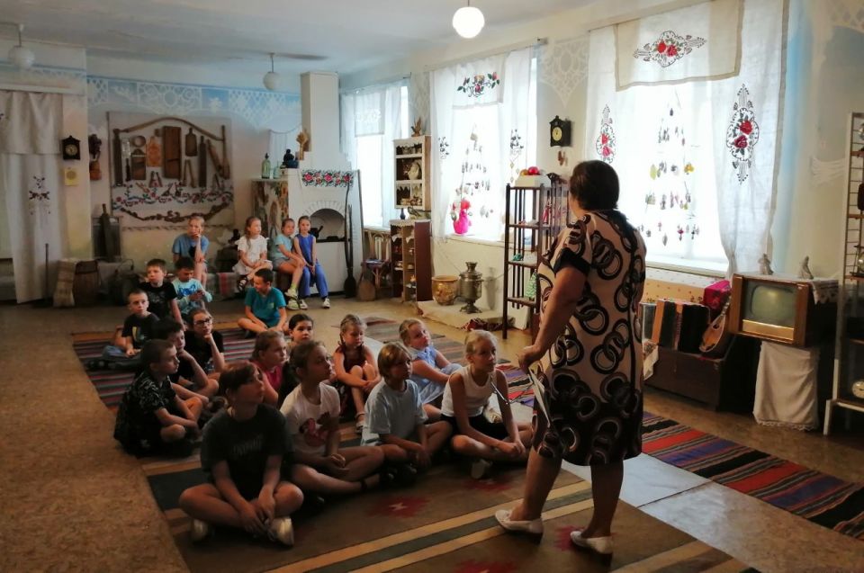 В Доме детского творчества Кировского прошел день народных игр