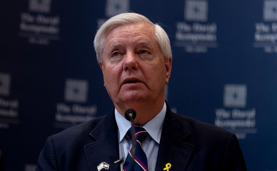 Американский сенатор-республиканец Линдси Грэм, внесенный в России в список террористов и экстремистов, заявил, что не поедет на встречу президентов на Аляску, так как боится, что его заберут в Россию