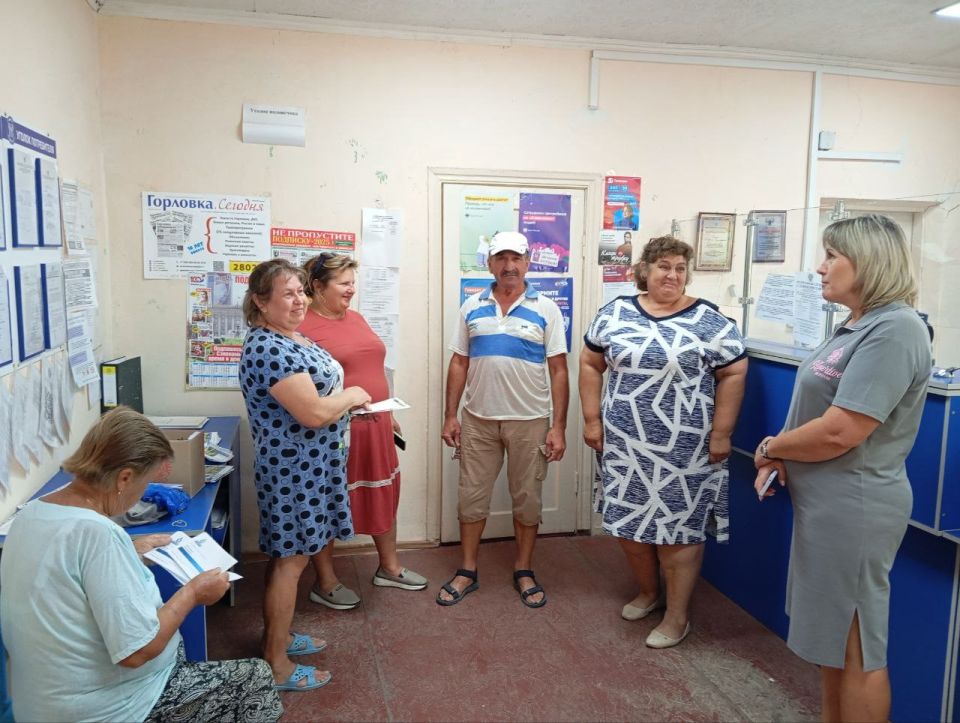 Начальник Саханского территориального отдела Администрации Новоазовского муниципального округа Инна Цыганий провела встречу с жителями села Саханка