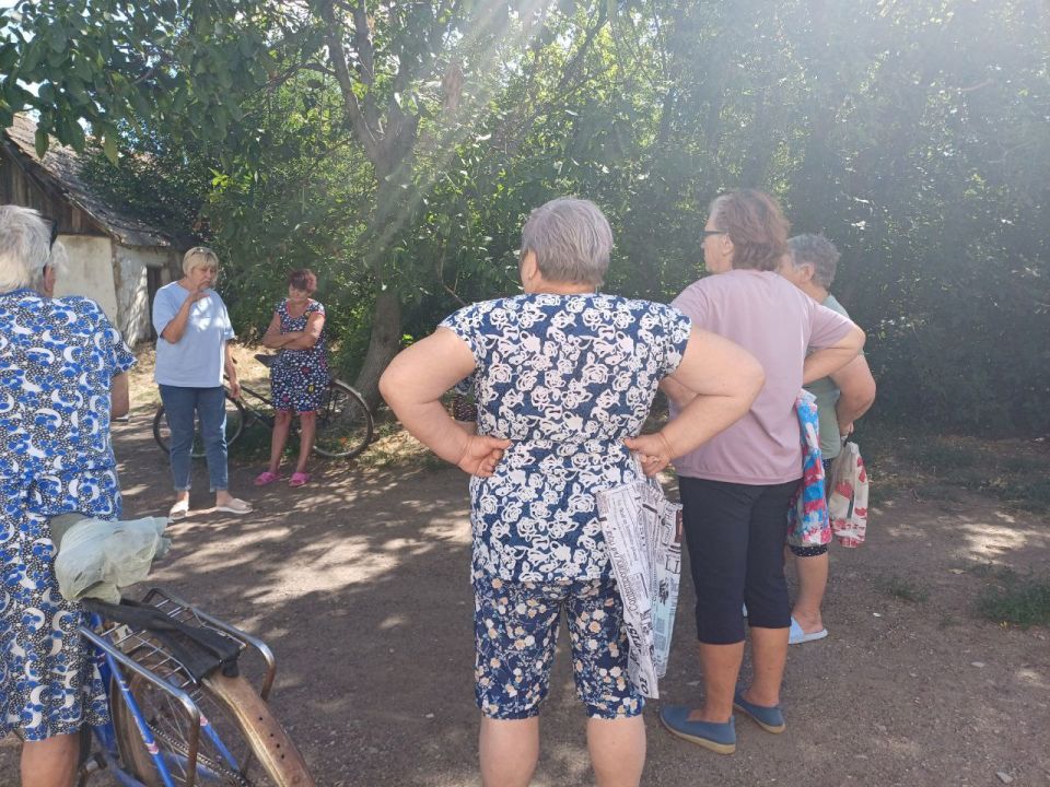 14 августа 2025 года заведующий Ровнопольским территориальным сектором Галина Зорина провела встречу с жителями села Ровнополь Волновахского муниципального округа