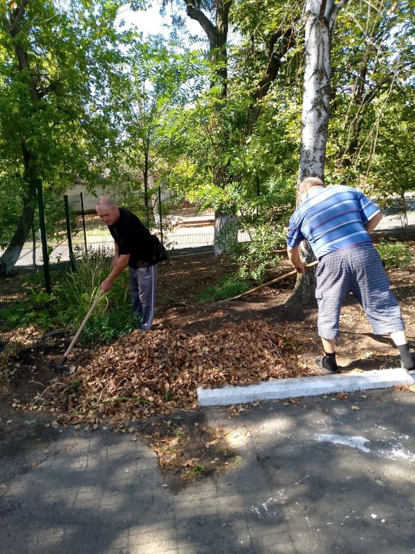 Наталья Великодная: Сегодня, 14 августа, в рамках партийного проекта Единой России "Городская среда", а также традиционной экологической акции «Чистый четверг» жители населенных пунктов Тельмановского округа приняли участие...