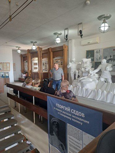 Начальник Седовского территориального отдела Администрации Новоазовского муниципального округа Владимир Степура провел встречу с коллективом МБУ «Музей Г. Я. Седова»