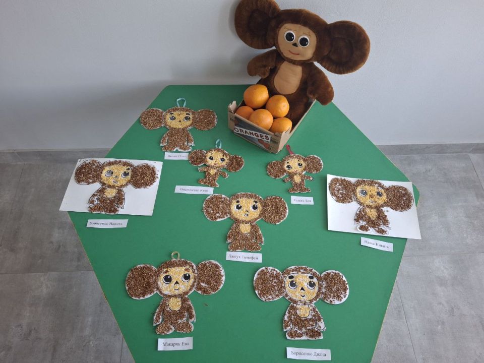 13 августа в МБУ "Ближненский СДК" в рамках партийного проекта #КультураМалойРодины прошел мастер-класс "Неофициальные символы России" по изготовлению матрешек, чебурашек