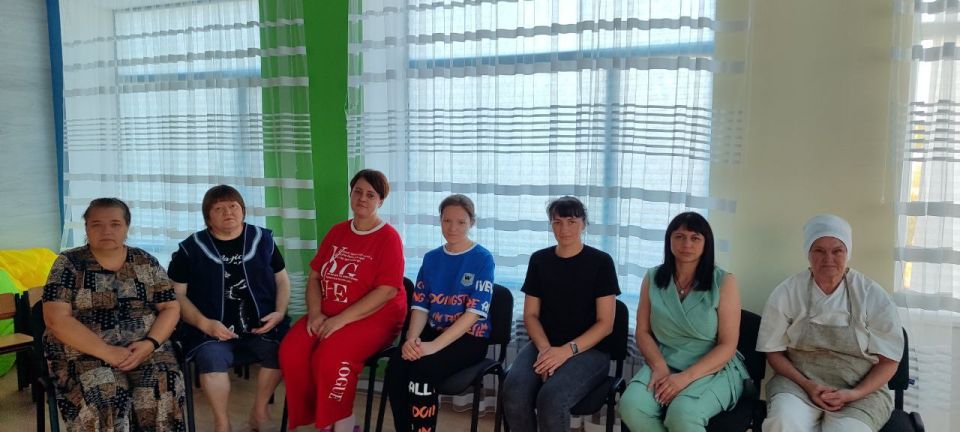 11 августа 2025 года в ГКДОУ «Рыбинский детский сад «Аленушка» Волновахского муниципального округа состоялась встреча с Яной Земляковой, лидером общественного мнения