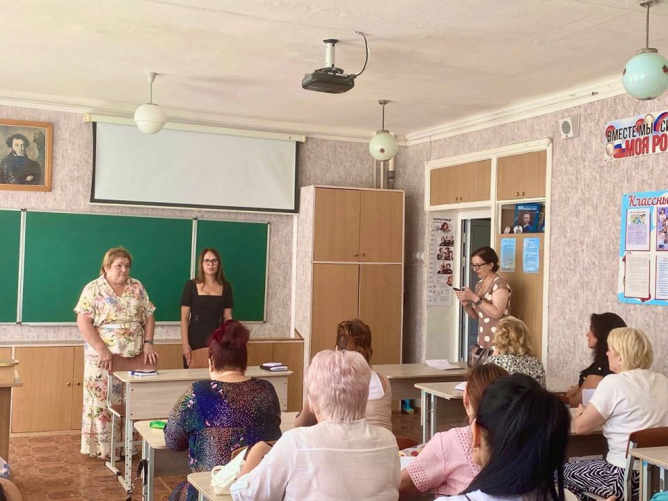 В Кировском внутригородском районе продолжаются встречи трудовыми коллективами