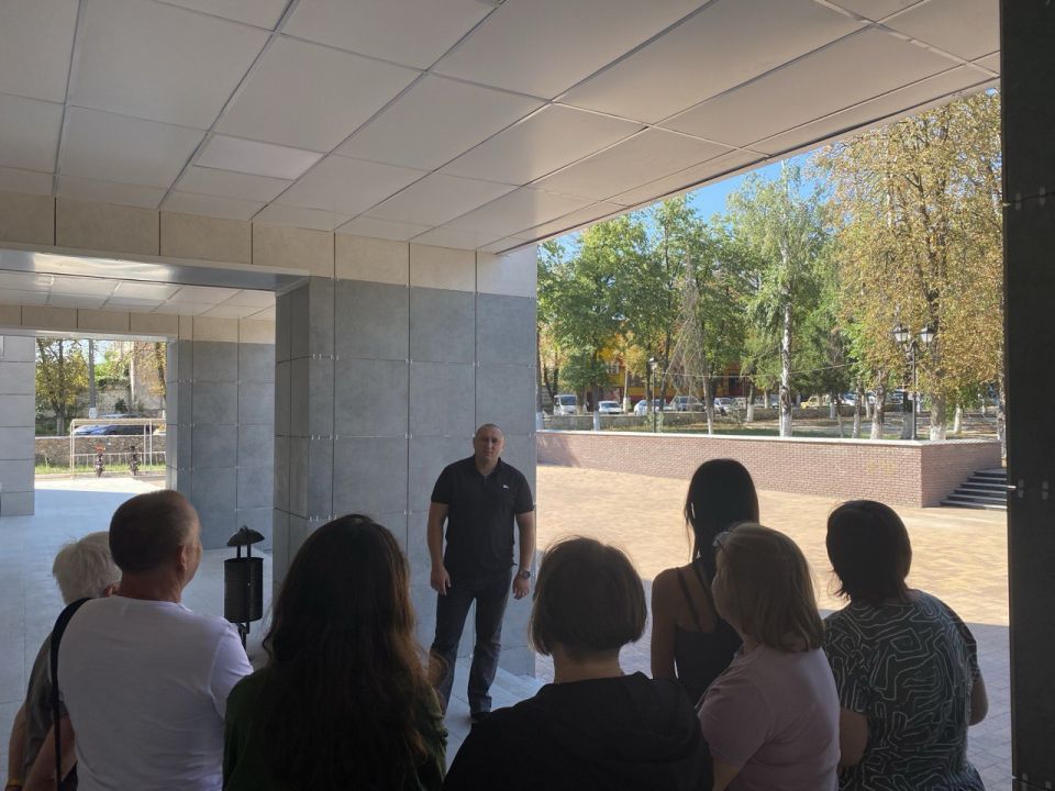 В рамках постоянного диалога с жителями, инициированного Главой ДНР Денисом Пушилиным, состоялась встреча с жителями Волновахи по улице Ленина