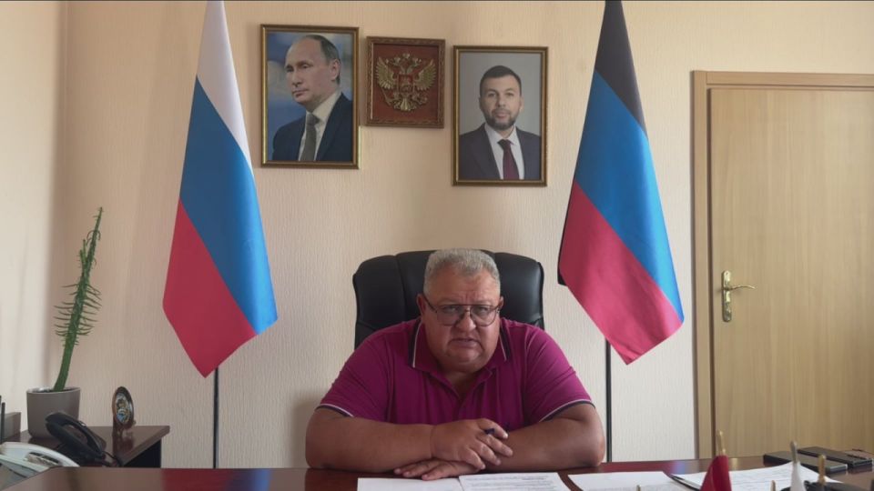 Игорь Мартынов: В прямом эфире рассказал:. 00:13 - об организации выездной работы сотрудников Енакиевского отделения ГУП ДНР «Почта Донбасса» в пгт Александровское в рамках обращений жителей